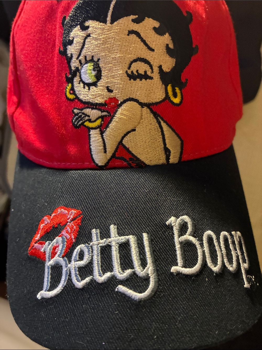 Sugar Loaf Betty Boop Red&Black Signature Cap w/Embroidered Kiss, Vintage-style - Picture 2 of 7